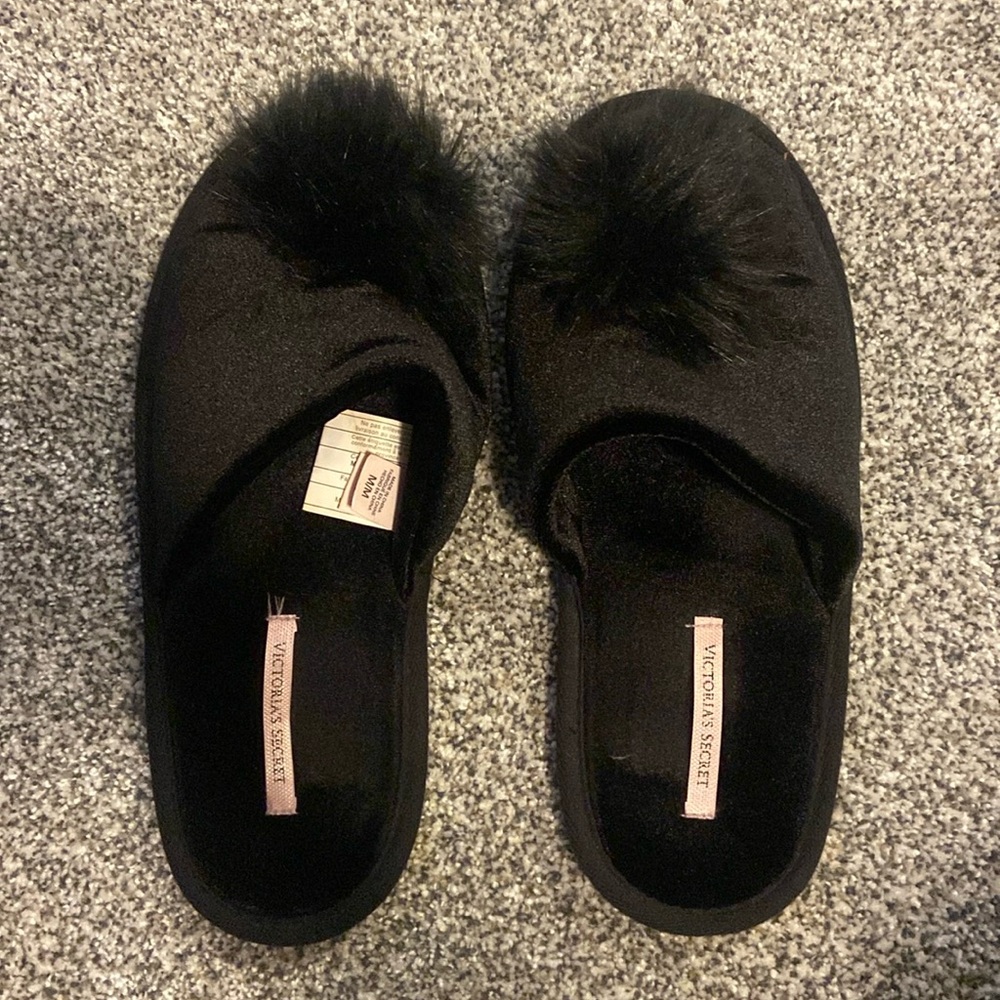 NWOT Victoria Secret Slippers size M